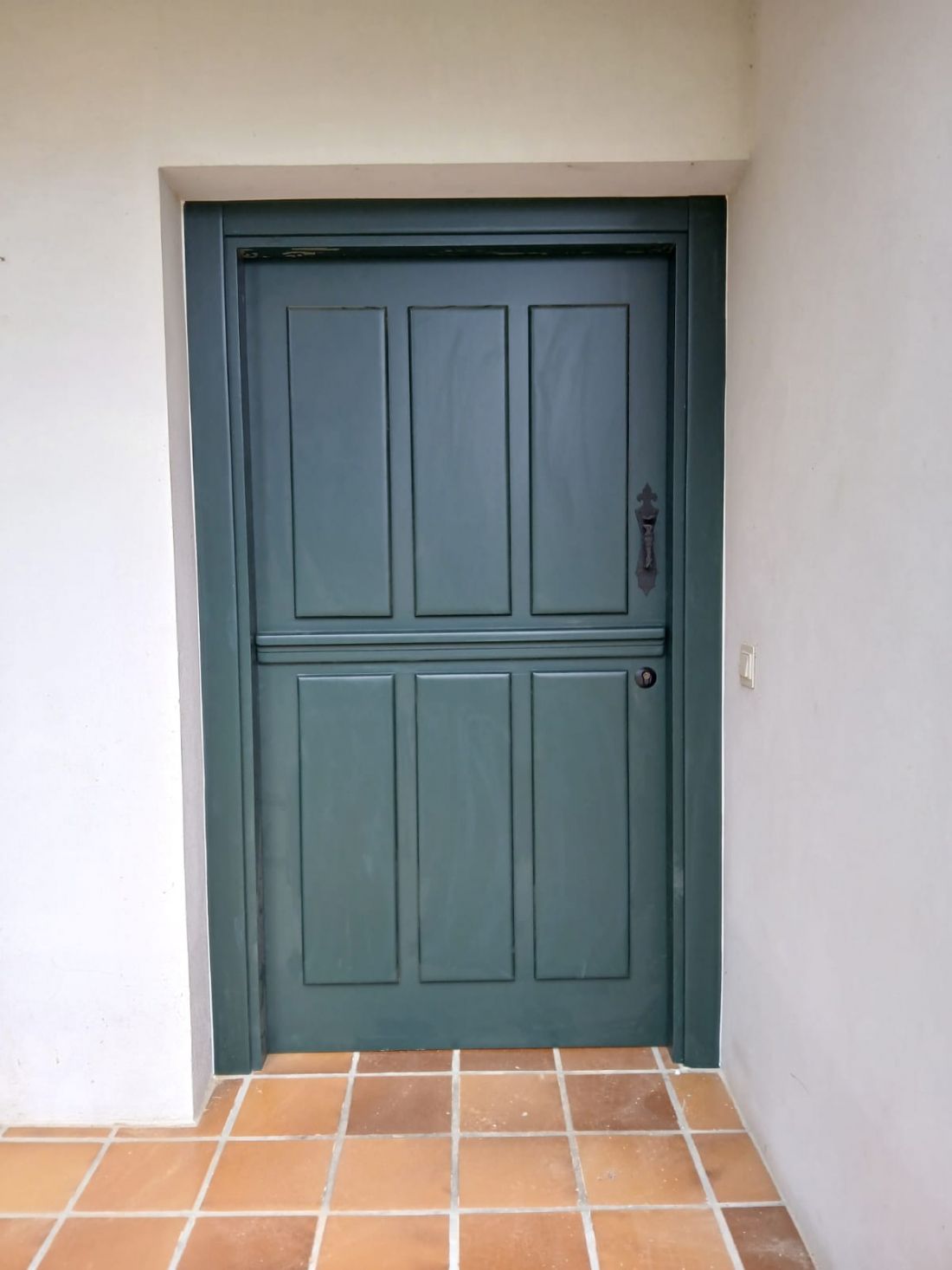 Puerta imitando cuarterón   cara exterior verde